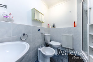ensuite- click for photo gallery